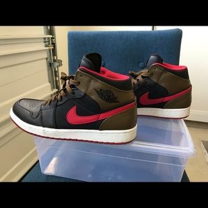 Air Jordan 1 Phat Mid Black/Gym Red-Light Olive